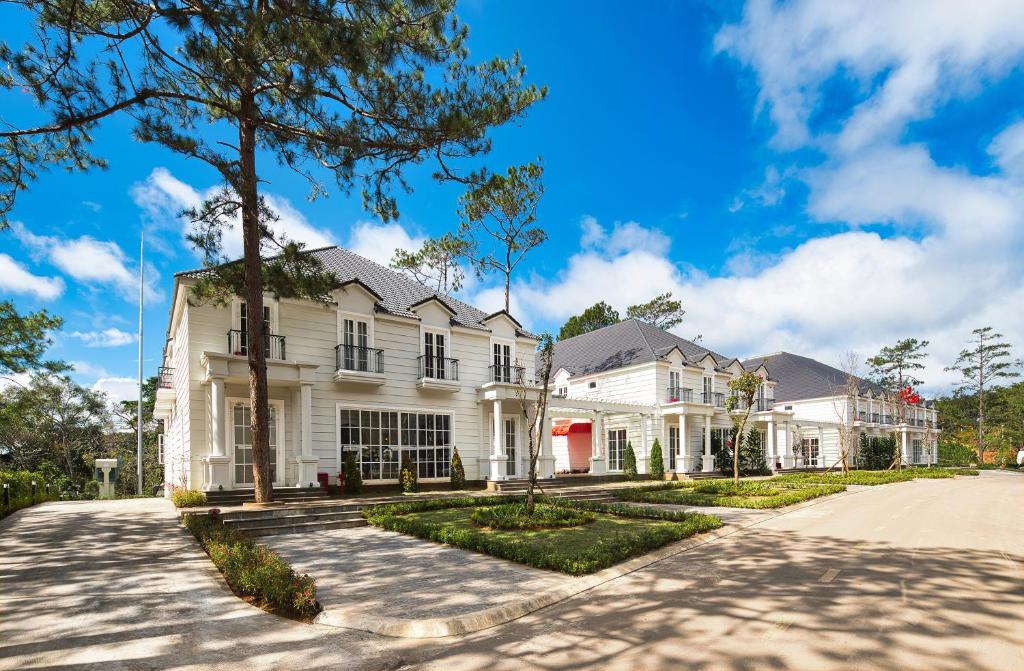 Khách sạn 5 sao sang trọng Măng Đen