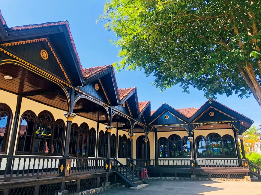 Chạm khắc gỗ Tòa giám mục Kon Tum