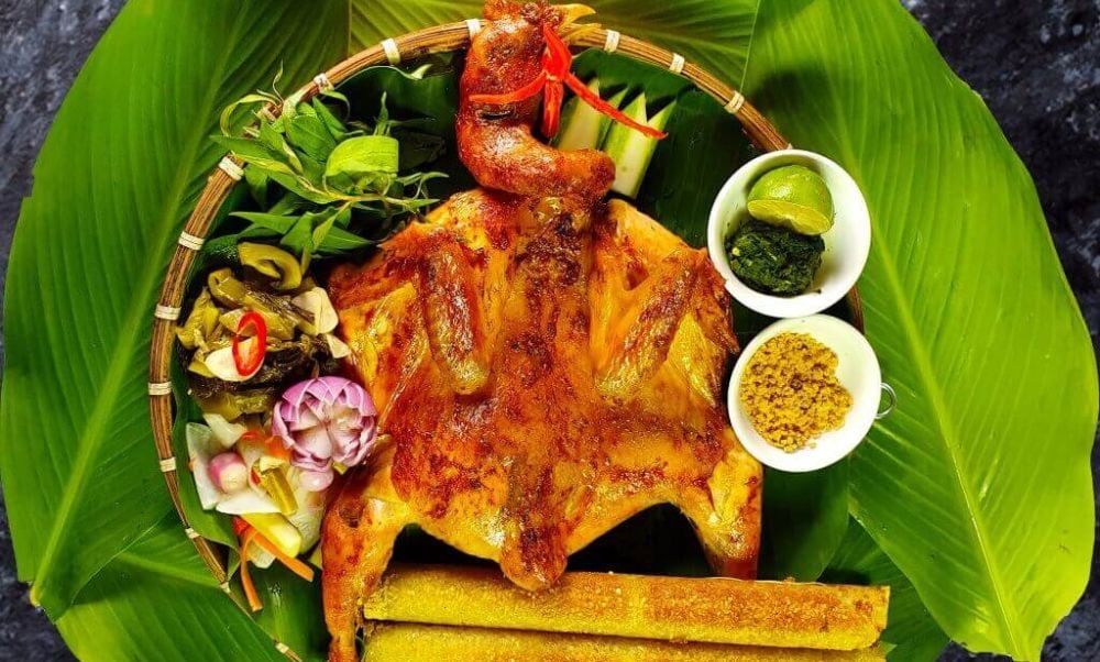 Gà nướng cơm lam lửa trại Măng Đen