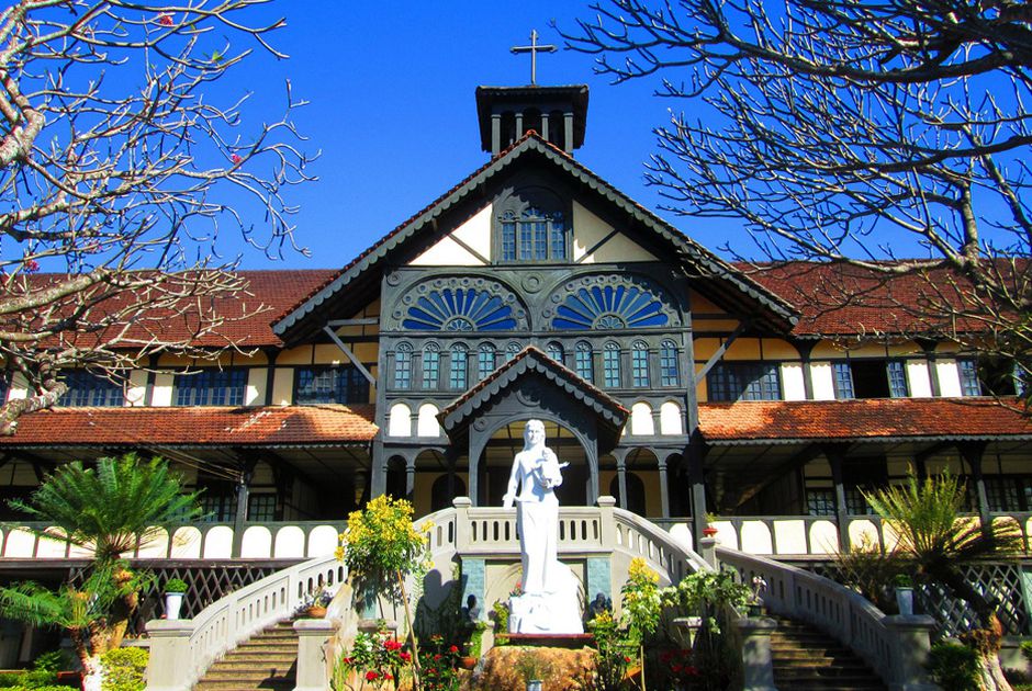 Bảo tàng văn hóa Tòa giám mục Kon Tum