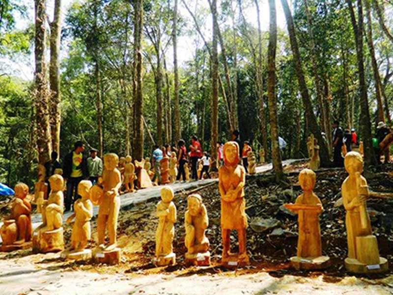 Khu vườn tượng gỗ Măng Đen Khu vườn tượng gỗ Măng Đen